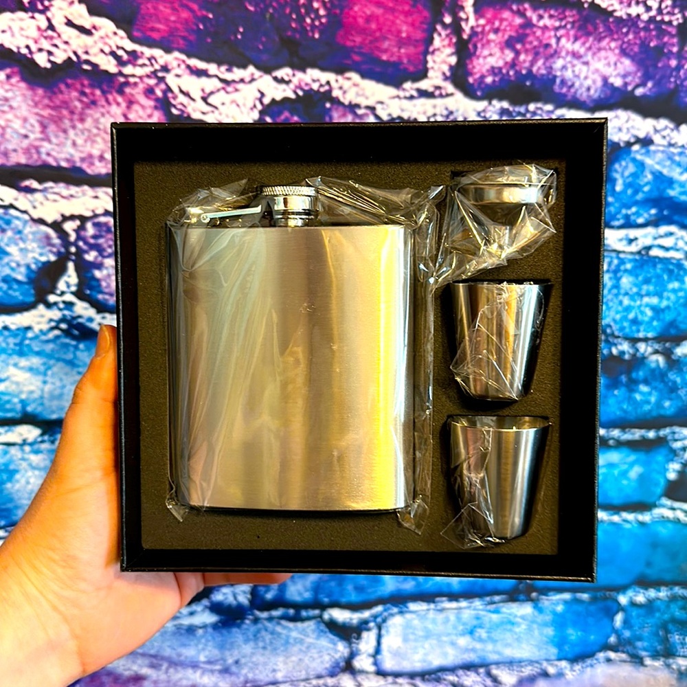 New in box Flask with two shot glasses and funnel